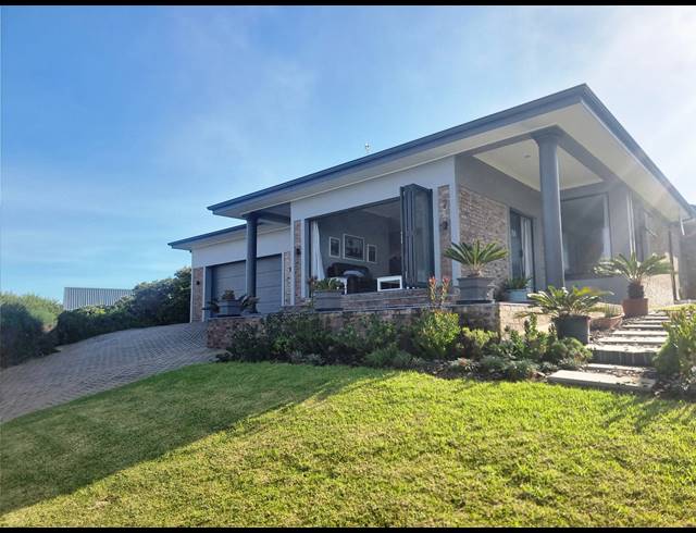 3 BEDROOM FREEHOLD FOR SALE IN DANA BAY